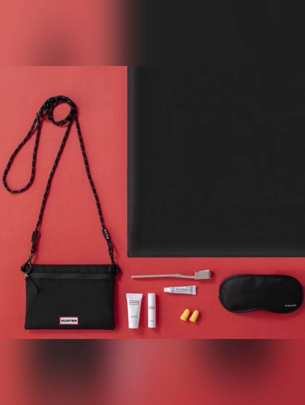 [New] Eva Air x Hunter Unisex Black Crossbody Amenity Bag - Black